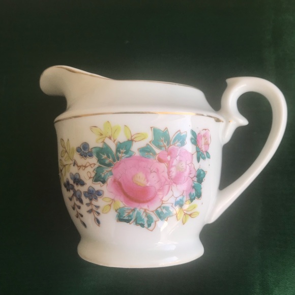Japanese Roses Creamer Uni-world Floral - Picture 1 of 7